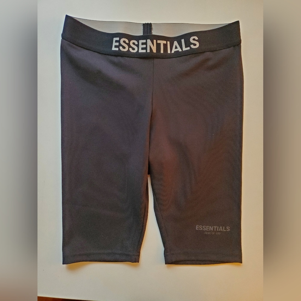 Fear of God ESSENTIALS Athletic Biker Sport Short in black XXS (fits like XS)